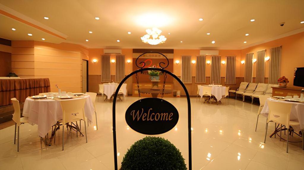 Patria Palace Hotel Blitar Exterior photo