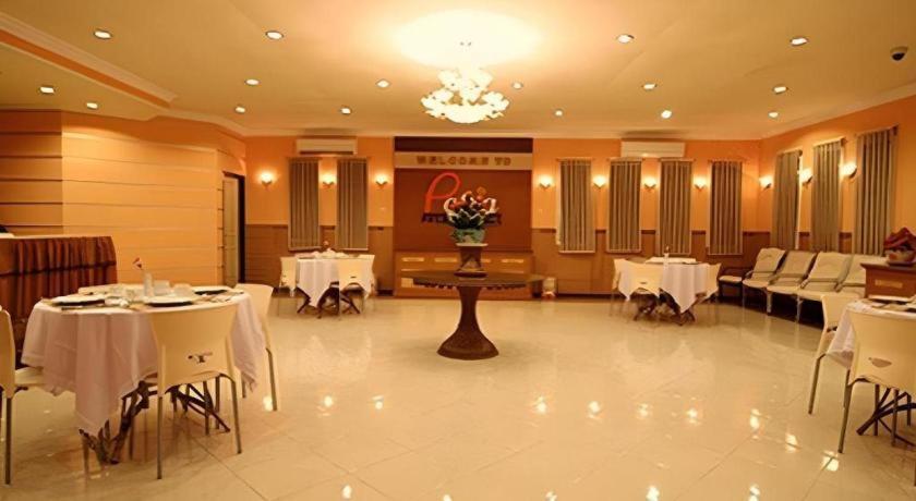 Patria Palace Hotel Blitar Exterior photo