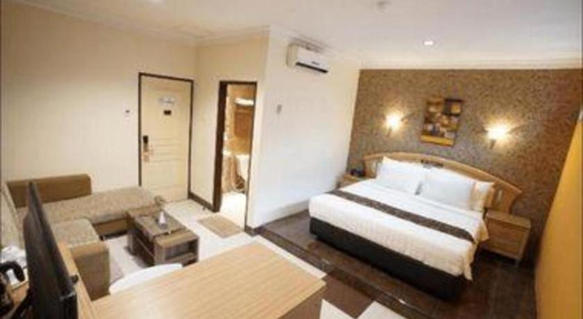 Patria Palace Hotel Blitar Exterior photo
