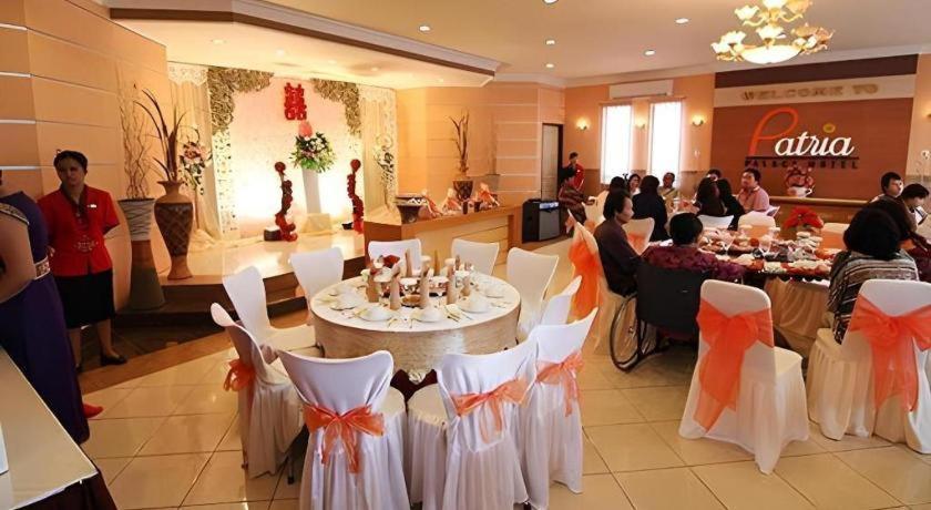 Patria Palace Hotel Blitar Exterior photo