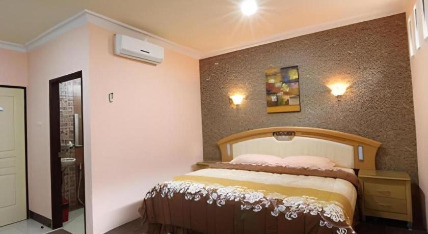 Patria Palace Hotel Blitar Exterior photo