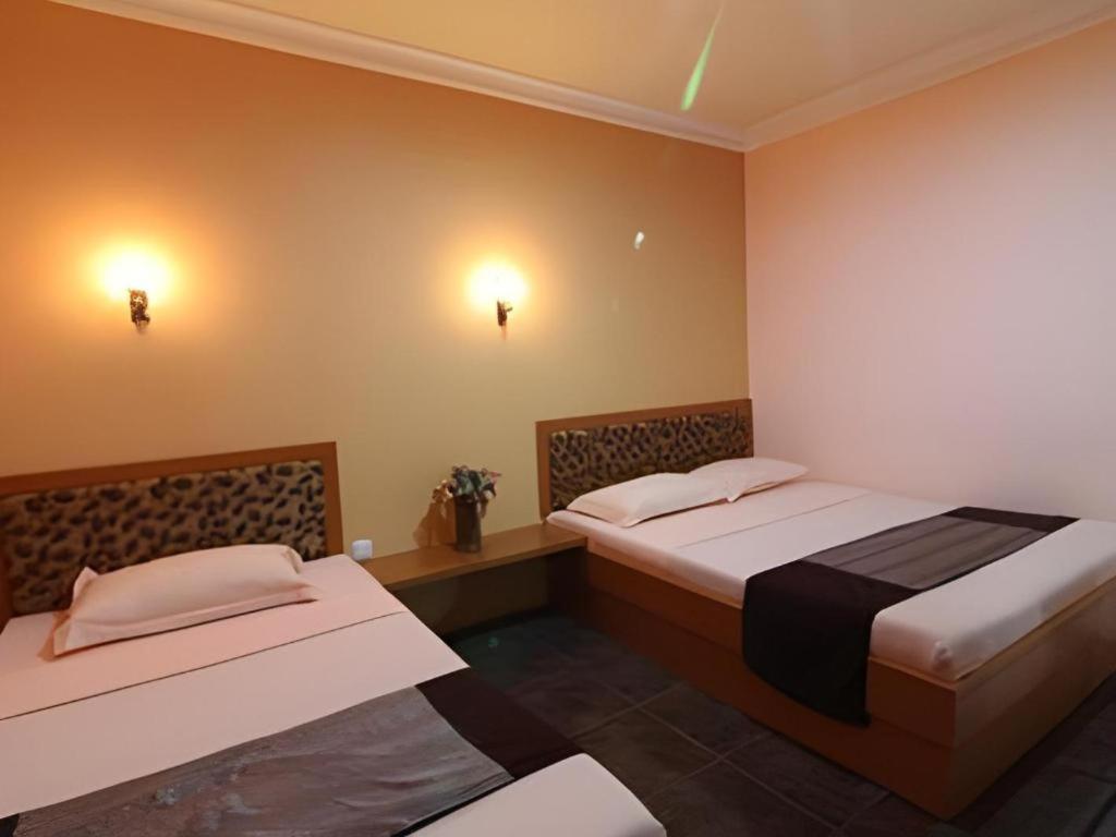Patria Palace Hotel Blitar Exterior photo