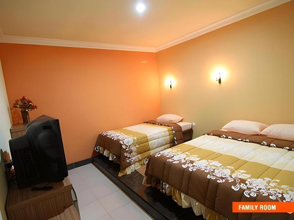 Patria Palace Hotel Blitar Exterior photo