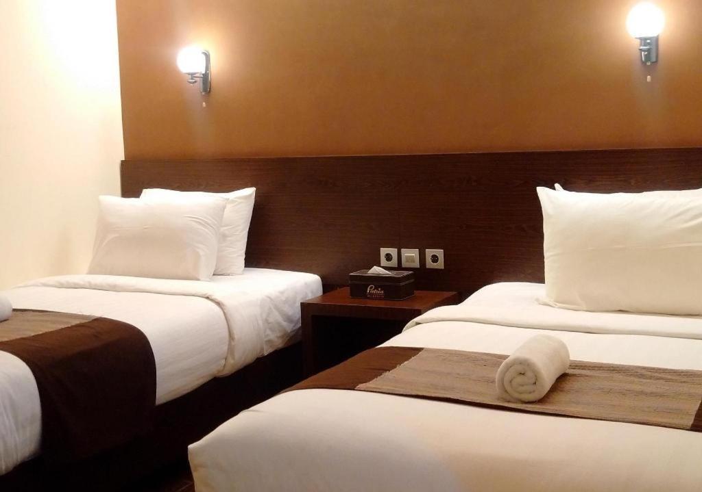 Patria Palace Hotel Blitar Exterior photo