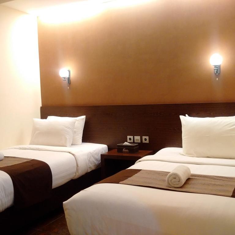 Patria Palace Hotel Blitar Exterior photo